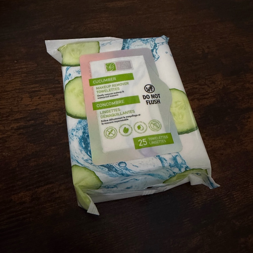 Cucumber Makeup Remover Towelettes - Green and White